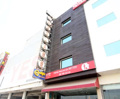 https://imgcld.yatra.com/ytimages/image/upload/t_hotel_yatra_city_desktop/v1445001687/Domestic Hotels/Hotels_New Delhi/Hotel The Class/exterior_4.jpg